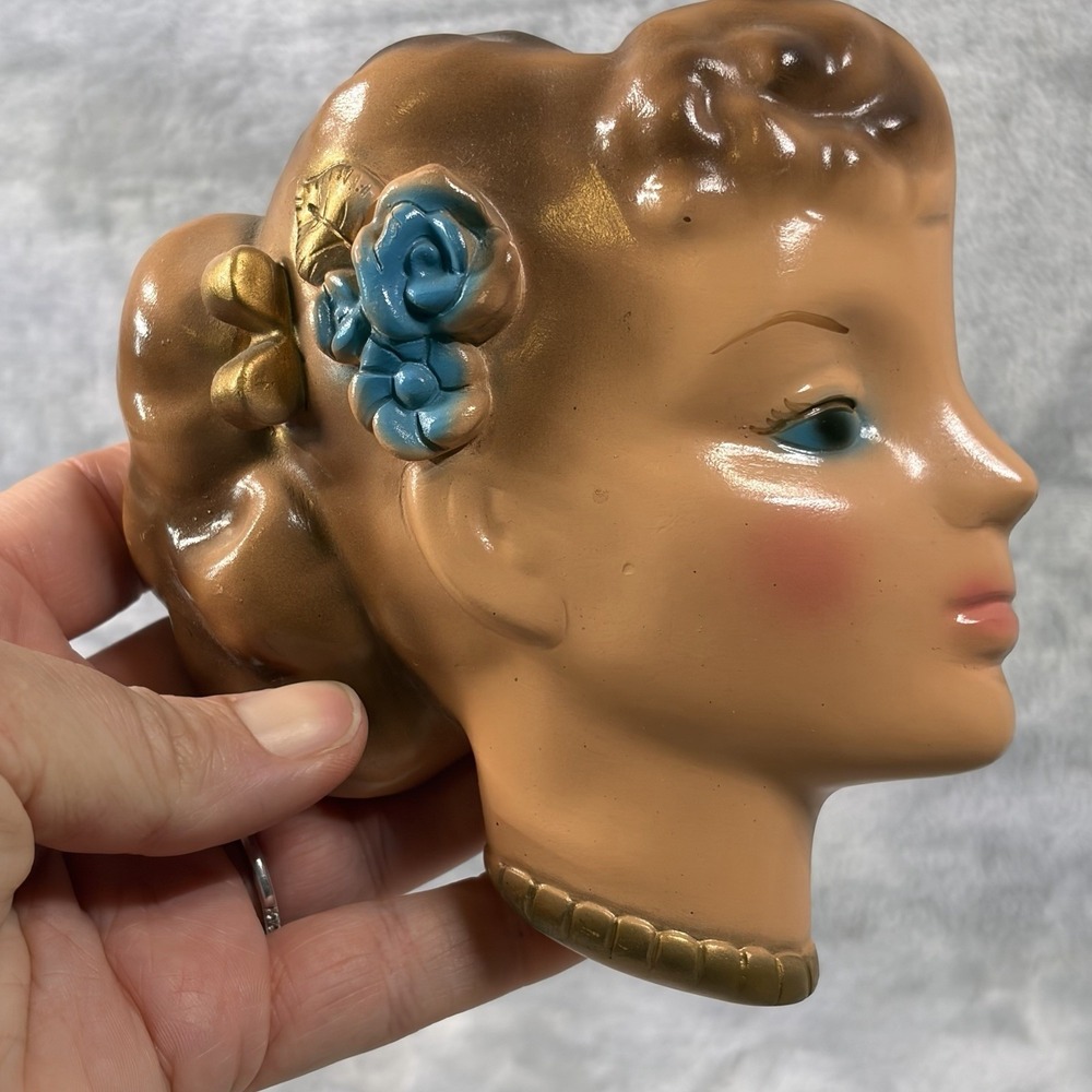 Vintage Wall Pocket Girl With Pony Tail Head Vase. Bow On Her Neck Blue Eyes - Picture 7 of 10